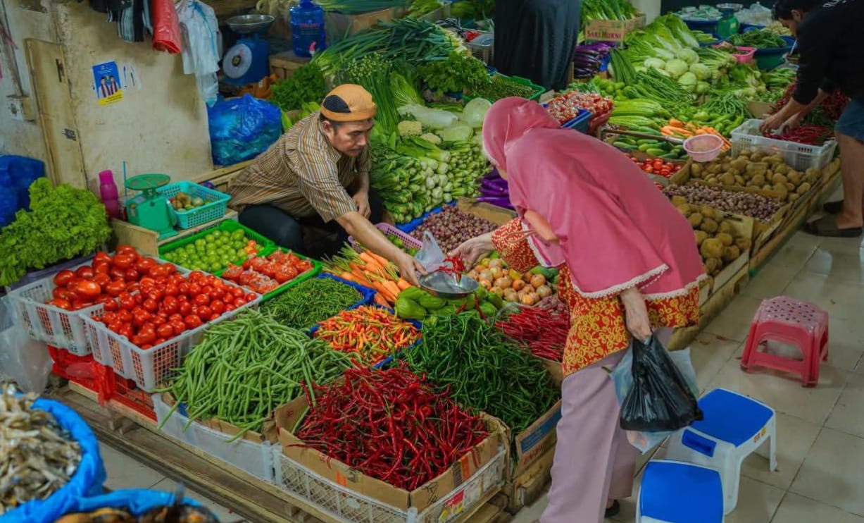 Pedagang cabai di pasar pusat Padang Panjang.
